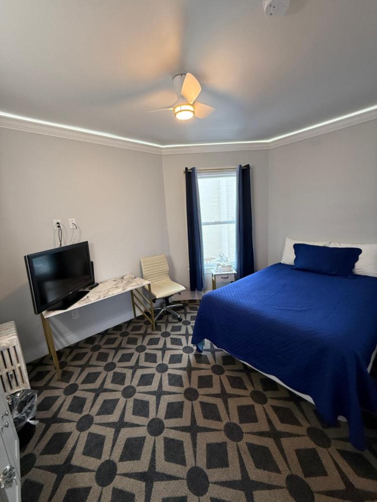 Single Room with Shared Bathroom interior